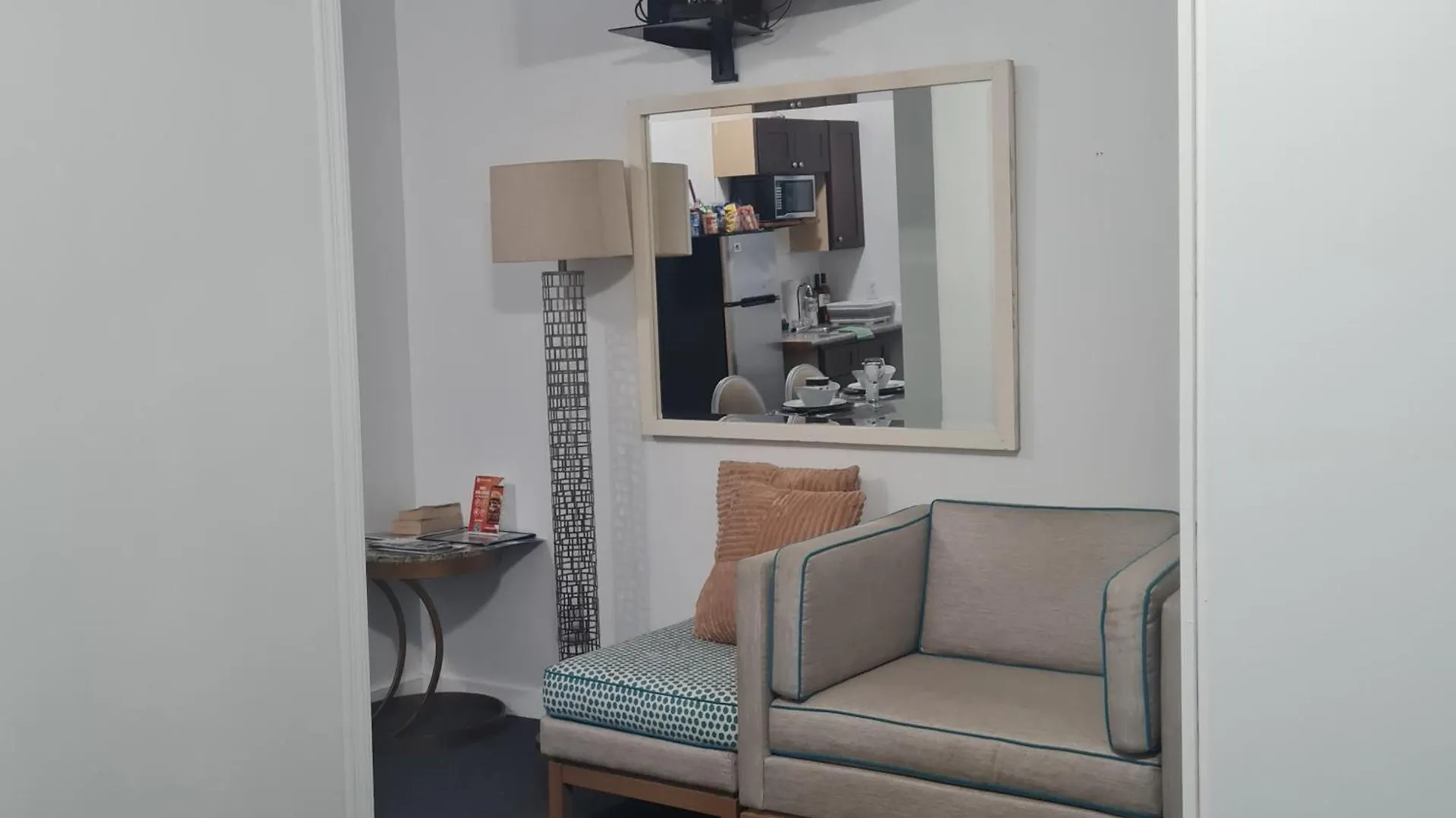Bell At The Airport Suites Adults Only - Free Airport Transportation 拿骚 公寓