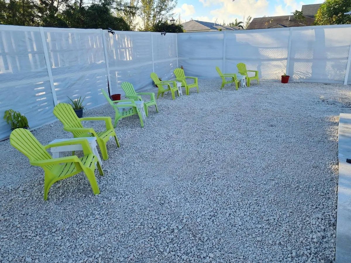 Bell At The Airport Suites Adults Only - Free Airport Transportation Nassau Apartment