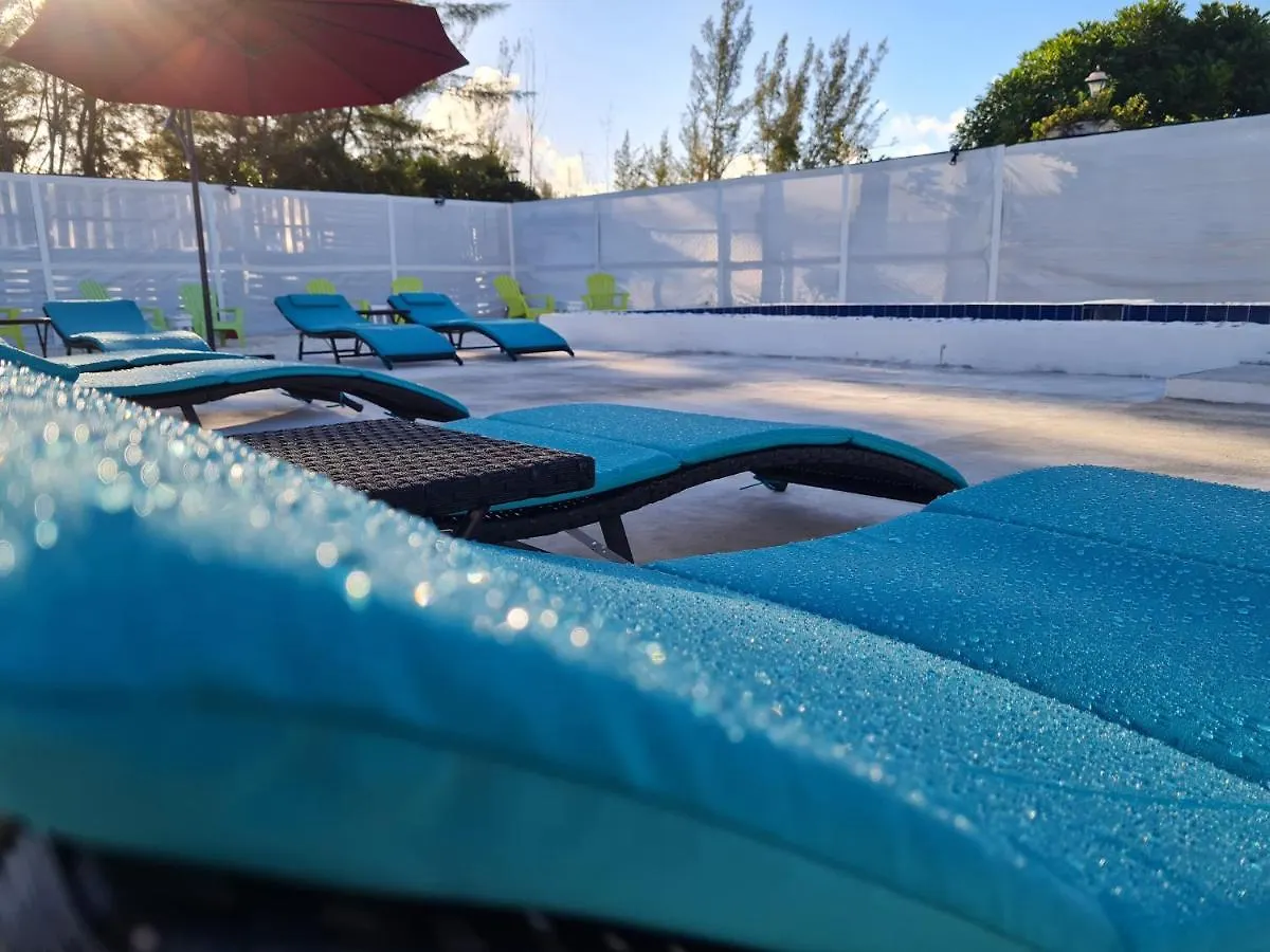 Bell At The Airport Suites Adults Only - Free Airport Transportation Nassau