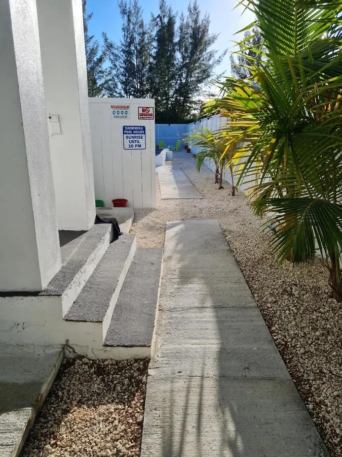 Bell At The Airport Suites Adults Only - Free Airport Transportation Nassau