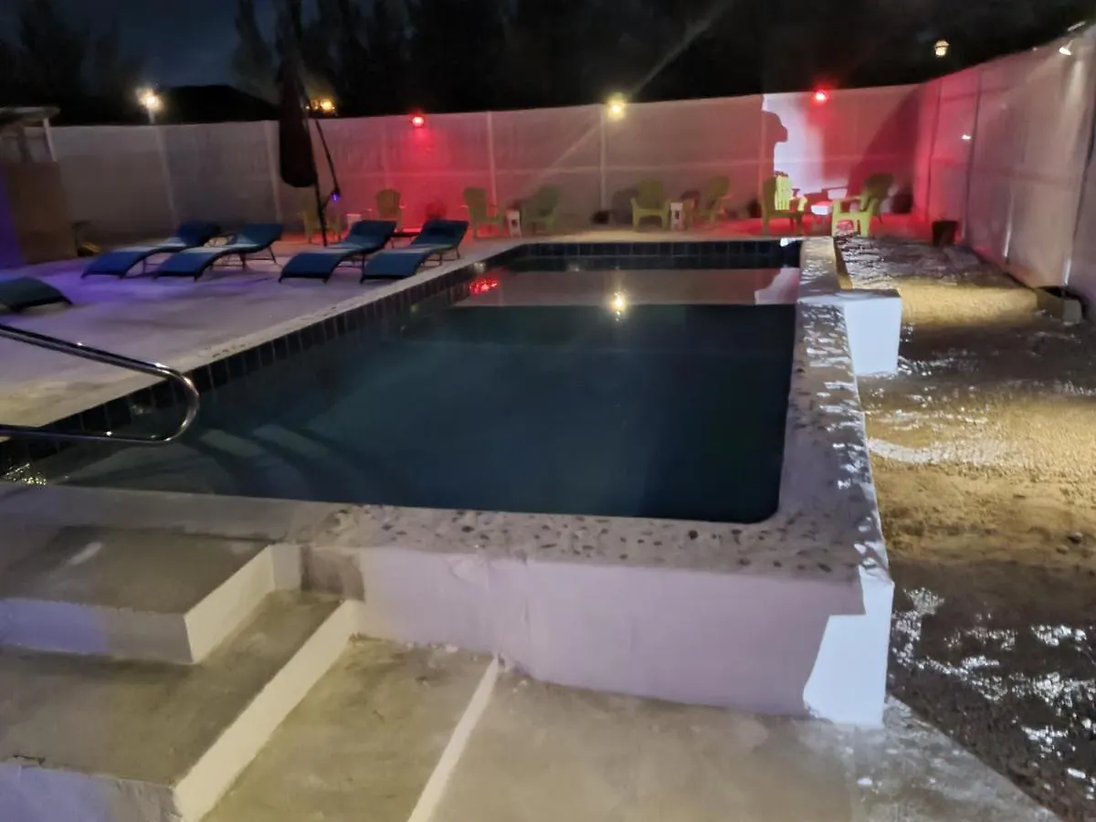 Bell At The Airport Suites Adults Only - Free Airport Transportation Nassau Apartment