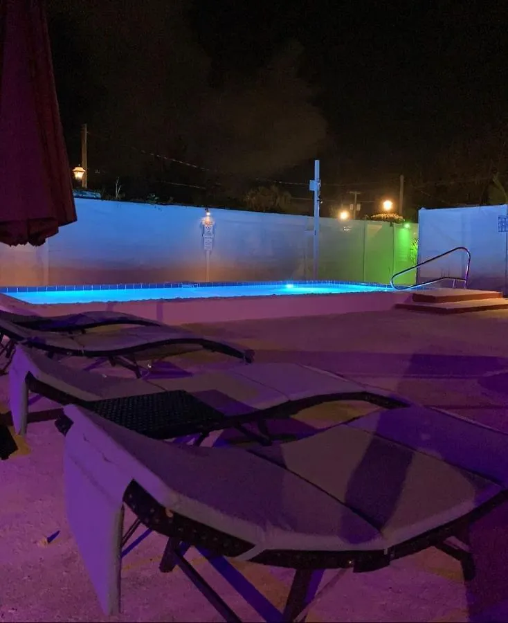 Apartment Bell At The Airport Suites Adults Only - Free Airport Transportation Nassau Bahamas