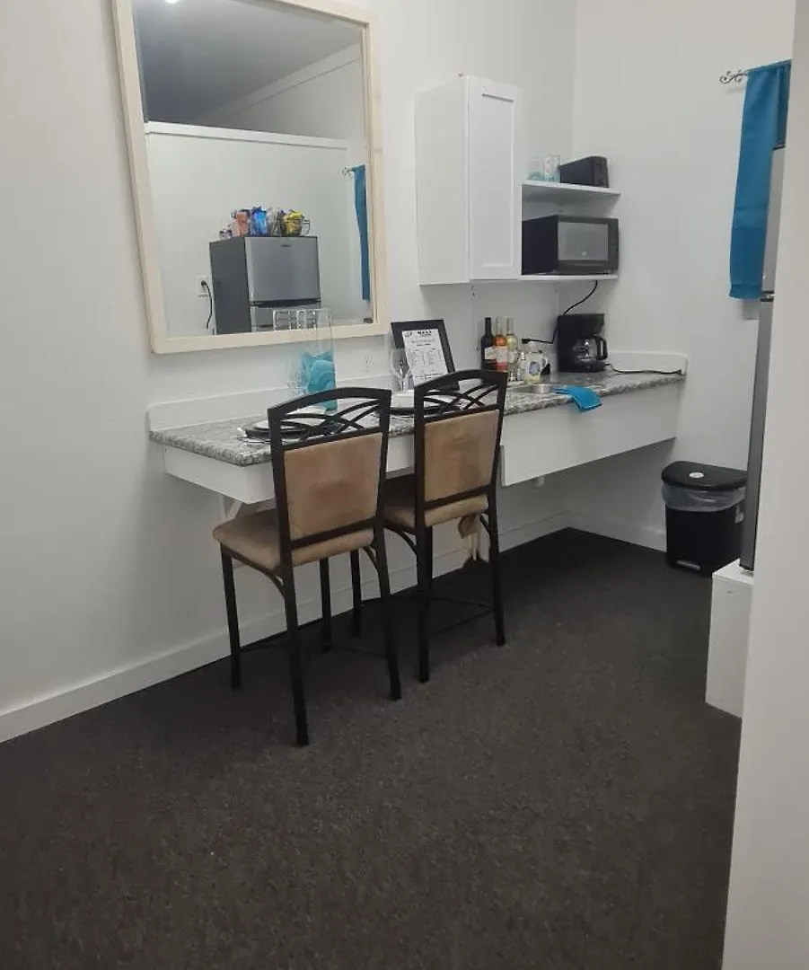 Bell At The Airport Suites Adults Only - Free Airport Transportation Nassau Apartment