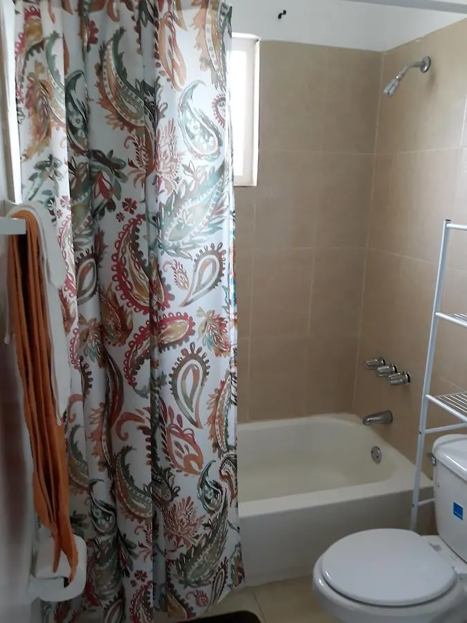 Bell At The Airport Suites Adults Only - Free Airport Transportation Nassau Apartment