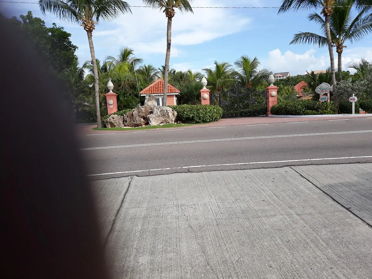 Bell At The Airport Suites Adults Only - Free Airport Transportation Nassau Apartment