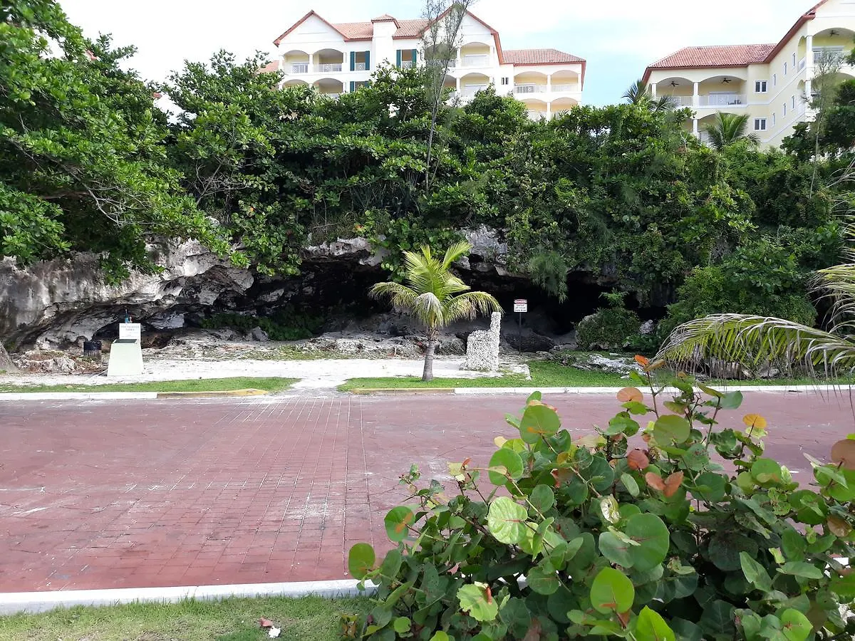 Apartment Bell At The Airport Suites Adults Only - Free Airport Transportation Nassau