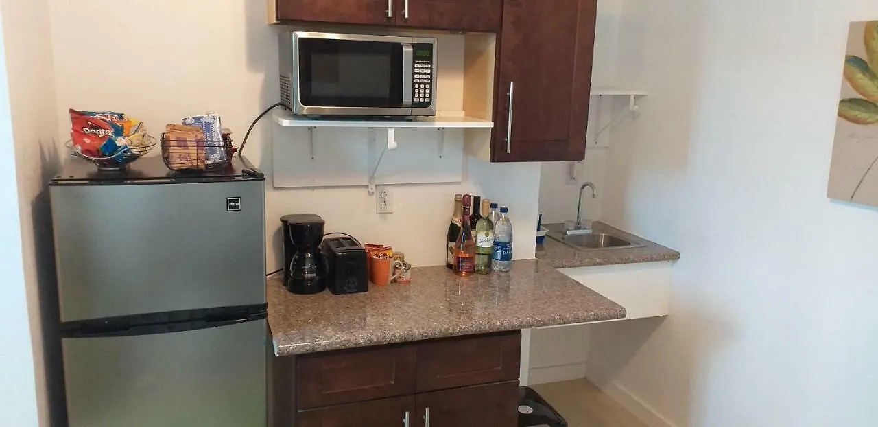 Bell At The Airport Suites Adults Only - Free Airport Transportation Nassau 0*,